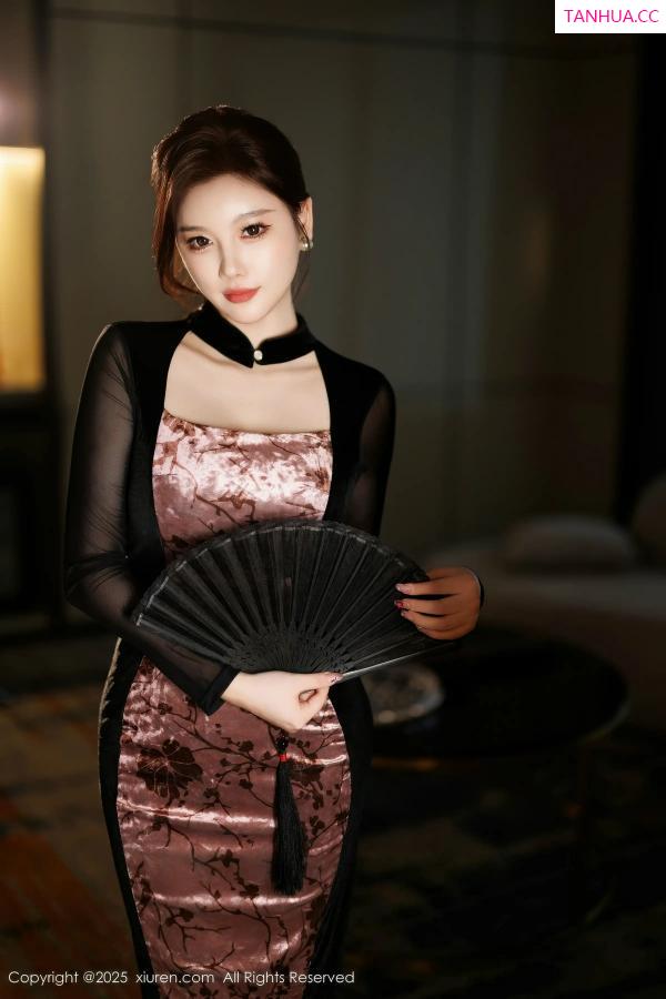   [XiuRen]高清写真图 2025.11.20 No.11013 CHENCHEN. 情趣内衣第2张图片